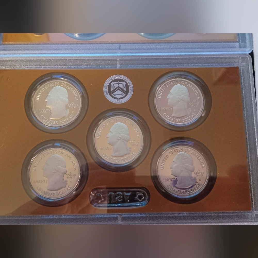 2011 United States Mint Proof Set - Black & Gold Box - Picture 5 of 7
